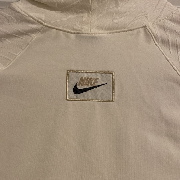 Nike Shirt - Picture 4 of 5